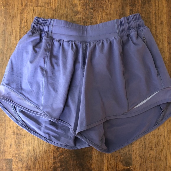 Lululemon size 4 hotty hot 4” - Picture 1 of 4